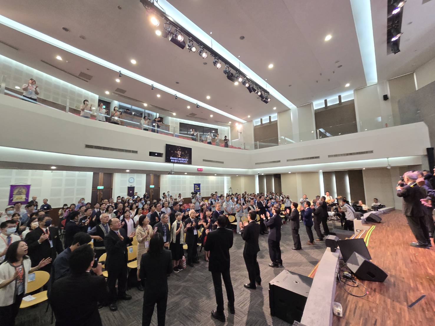 全福會職場領袖帶領敬拜讚美。（圖/梁敬彥攝影）
